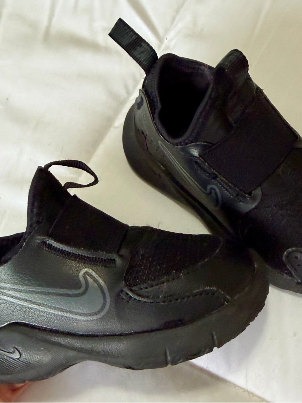 Nike Kids' All-Black Flex Runner 6C